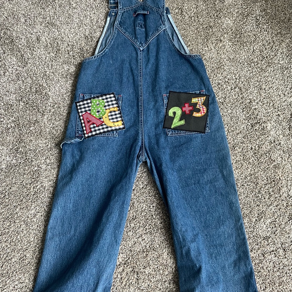 Gap Woman’s Denim Overalls in Sz S Cropped in gently used condition - Picture 2 of 6